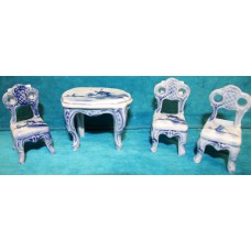Meissen Blauw porselein (20ᵉ century) Miniatuur 3 stoeltjes met tafel met decor van molen en boot