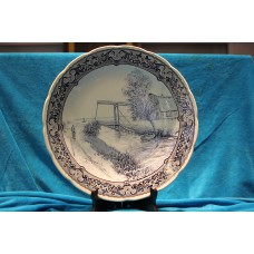 Boch Nederlands Polychroom aardenwerken blauw Sierbord  (1902)
Ophaalbrug