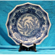 China Aardewerk (20ᵉ eeuw)
Blauw transfer sier bord, de rand lange lijzen in vakken