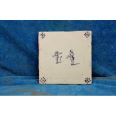 Aardewerk (17ᵉ eeuw)  Wandtegel  
Leerling met dirigent of schoolmeester (hoeken versierd)