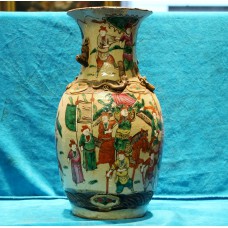 China aardewerk  (20ᵉ eeuw) 
Vaas met decor van gevecht