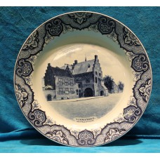 Maastricht Aardewerk  (20ᵉ eeuw) Sier bord
Met transfer blauw decor Gevangene poort 's-Gravenhage