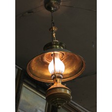 Koper en hout (20ᵉ eeuw) 
Hang olielamp