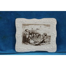 Meissen Aardewerk (jaar 1979)Plaquette met decor van Kindermuziekanten