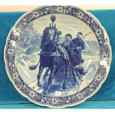 Sfinx Maastricht Aardewerk (20ᵉ eeuw) SierbordTransfer blauwe schotel met decor van Paard met arrenslee 