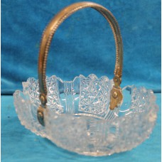 Kristal met zilver (19ᵉ eeuw)Koekjesschaal met zilveren hengsel