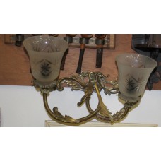 Koper  (20ᵉ eeuw) Lamp
Dubbele Wandlamp met krullen en 2 glazen kapjes
