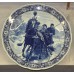 Blauw Aardewerk (20ᵉ eeuw) Sierbord
Paard met sleekoets