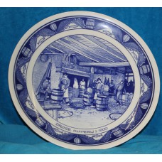 Blauw aardewerk (Circa 1900) Sierbord
Met decor van Droge kuiperij
