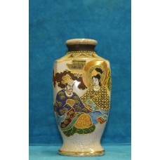 Japan Polychroom Porselein (20ᵉ eeuw) 
Satsuma vaas met decor van vrouwen en 2 mannen
