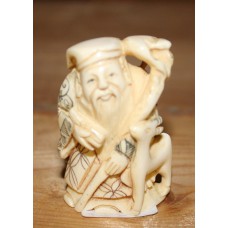 Ivoor  (20ᵉ eeuw) Netsuke
Tovernaar met staf