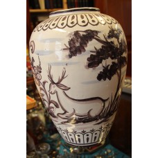 Alcobaḉa Vaas aardewerk (20ᵉ eeuw)  Vaas met motief van huis, vogel en hert Art Nouveau stijl