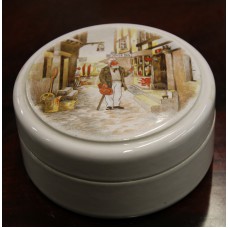  Patum Peperium LTD (20ᵉ) Pottery Lid Box with transfer decoration of Man in Dover