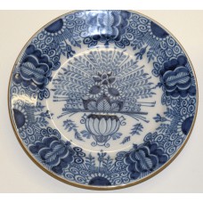 Makkum (1901-1906) Aardewerk  Sierbord Pauwenveerdecor