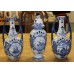 Delft Blauw porselein  (20ᵉ eeuw)Kast stel met decor van molen en vissers schepen