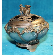 Japans Vintage Steen-metaal Stenen en zilverkleurig metalen koro, bekroond door een shshi