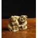 Chinees (19e eeuw) Ivoor Netsuke uitgesneden Man met kind