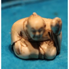 Japan (19ᵉ century) Ivoor. Netsuke